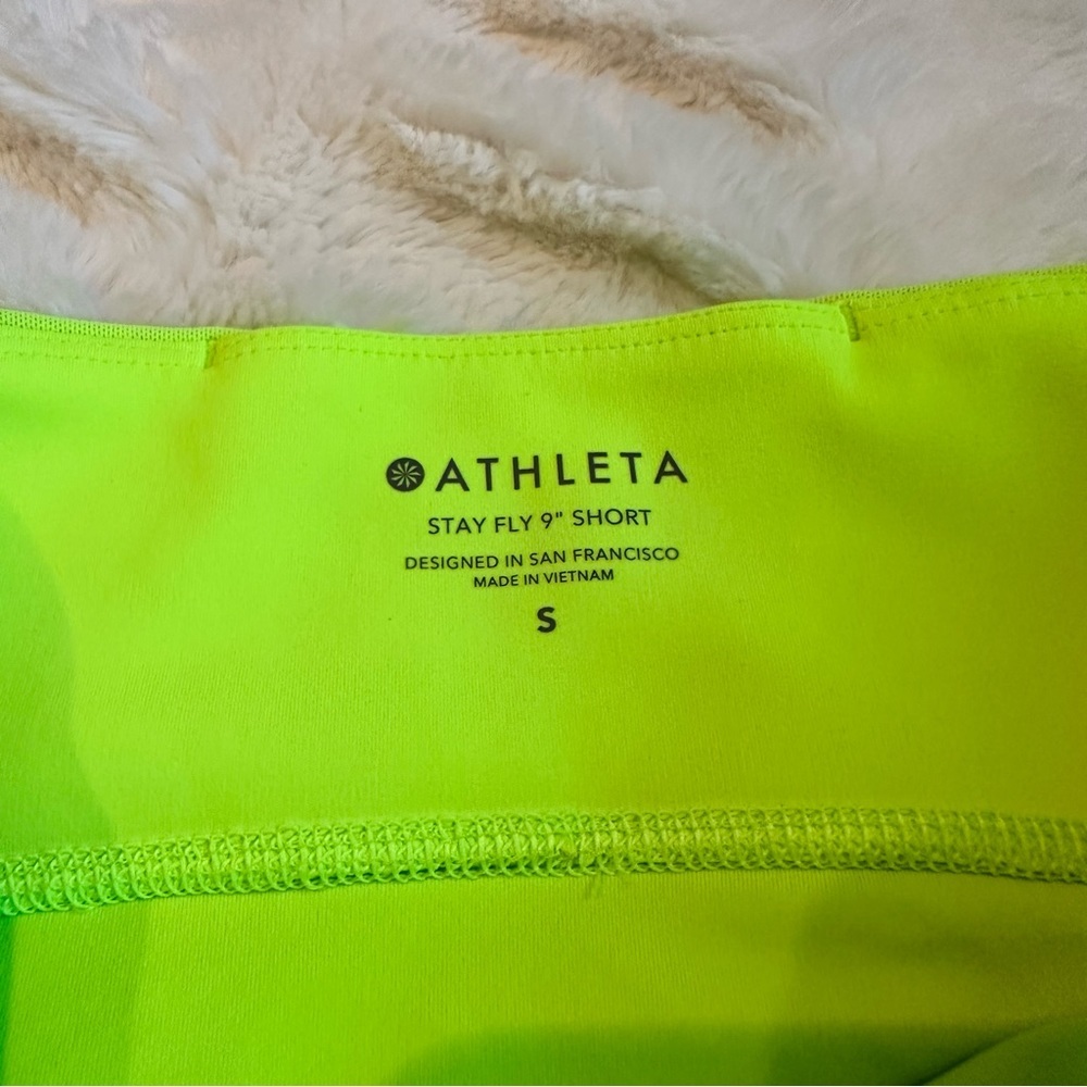 ATHLETA Stay Fly Neon Reflective 9” Biker Shorts Gym Yoga Cycle Green Yellow S - Picture 6 of 10